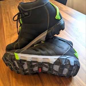 Men's Adidas Slopecruiser Hiking Boots with Pimaloft Size 9